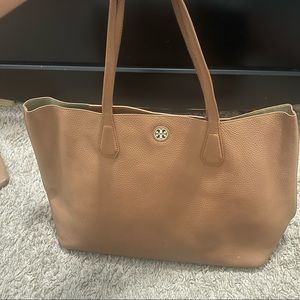 Tory Burch Robinson Tote in Camel